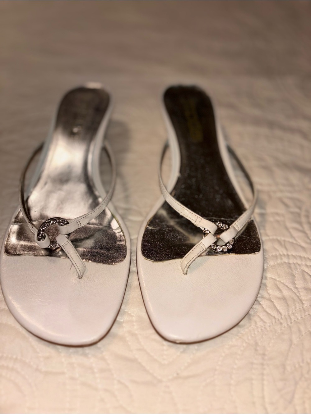 Y2K Moda Spana White Kitten Heel With Rhinestone Detail - Picture 3 of 10